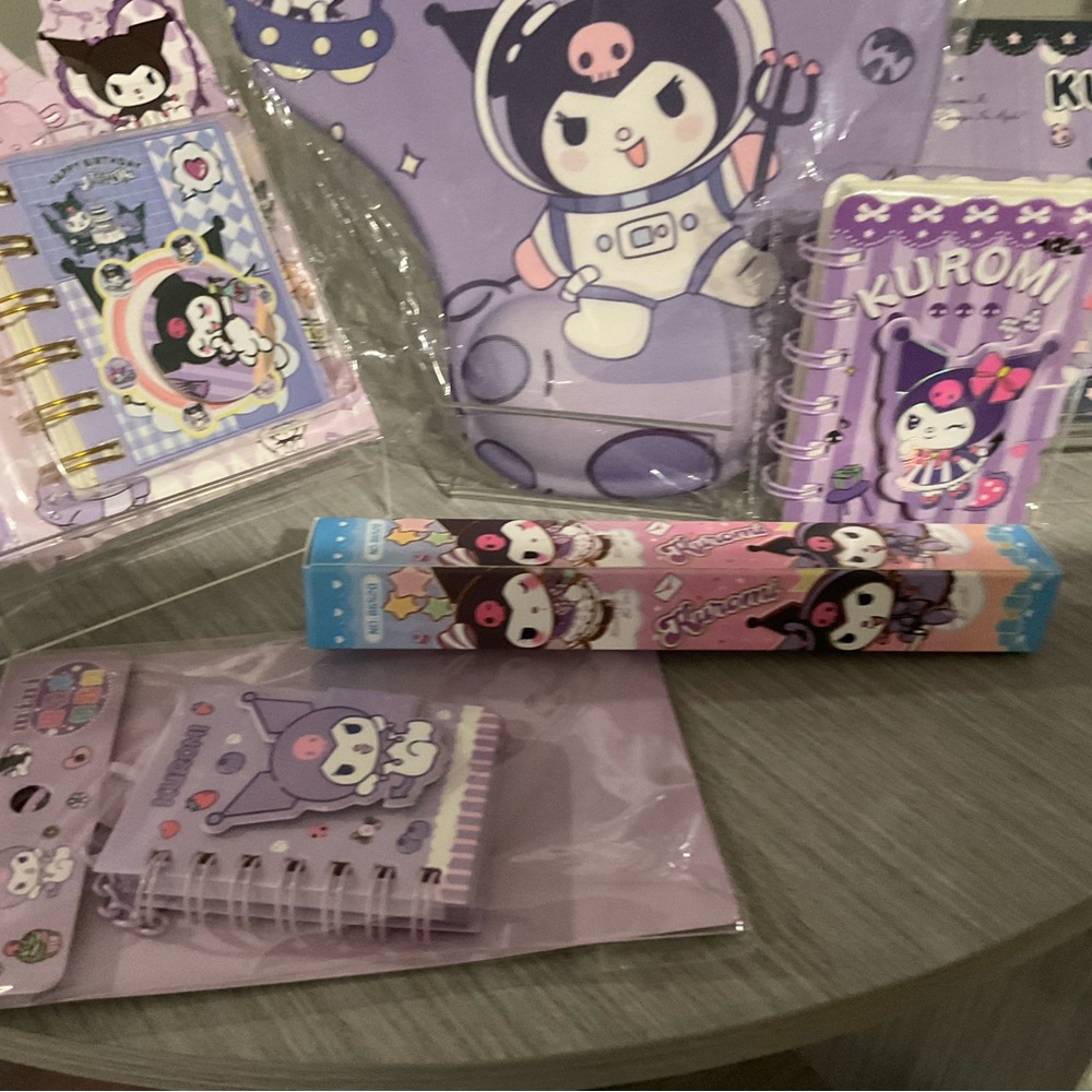 Kuromi 7 Piece Stationery Bundle - Picture 2 of 6